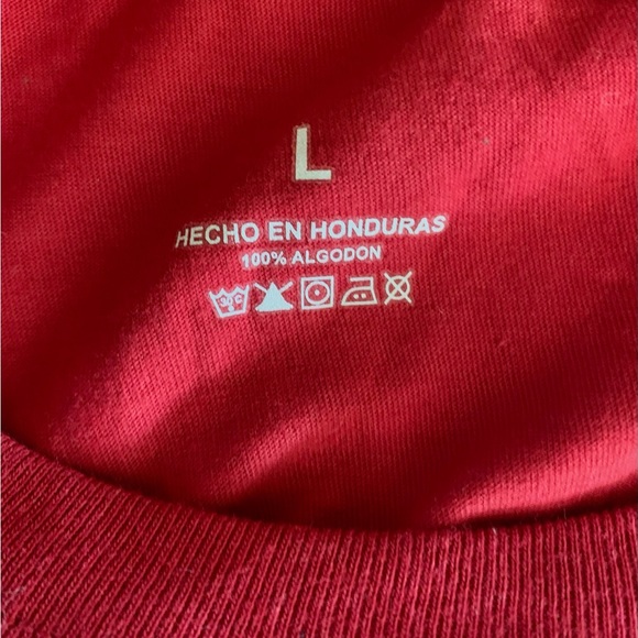 Men’s Red T Shirt Pupusas Horchata Netflix size Large 44 chest 27 Length - Picture 4 of 4